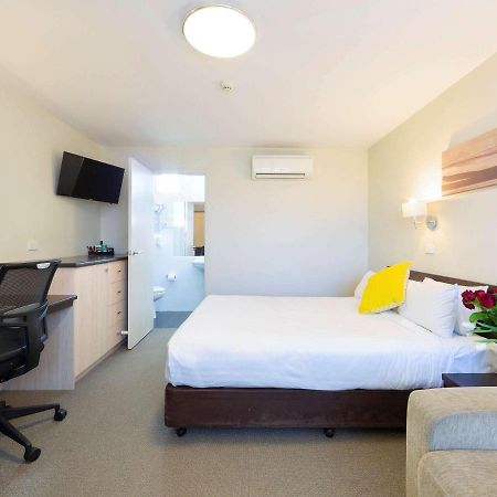 Ibis Styles Canberra Tall Trees Exterior foto