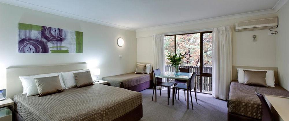 Ibis Styles Canberra Tall Trees Exterior foto