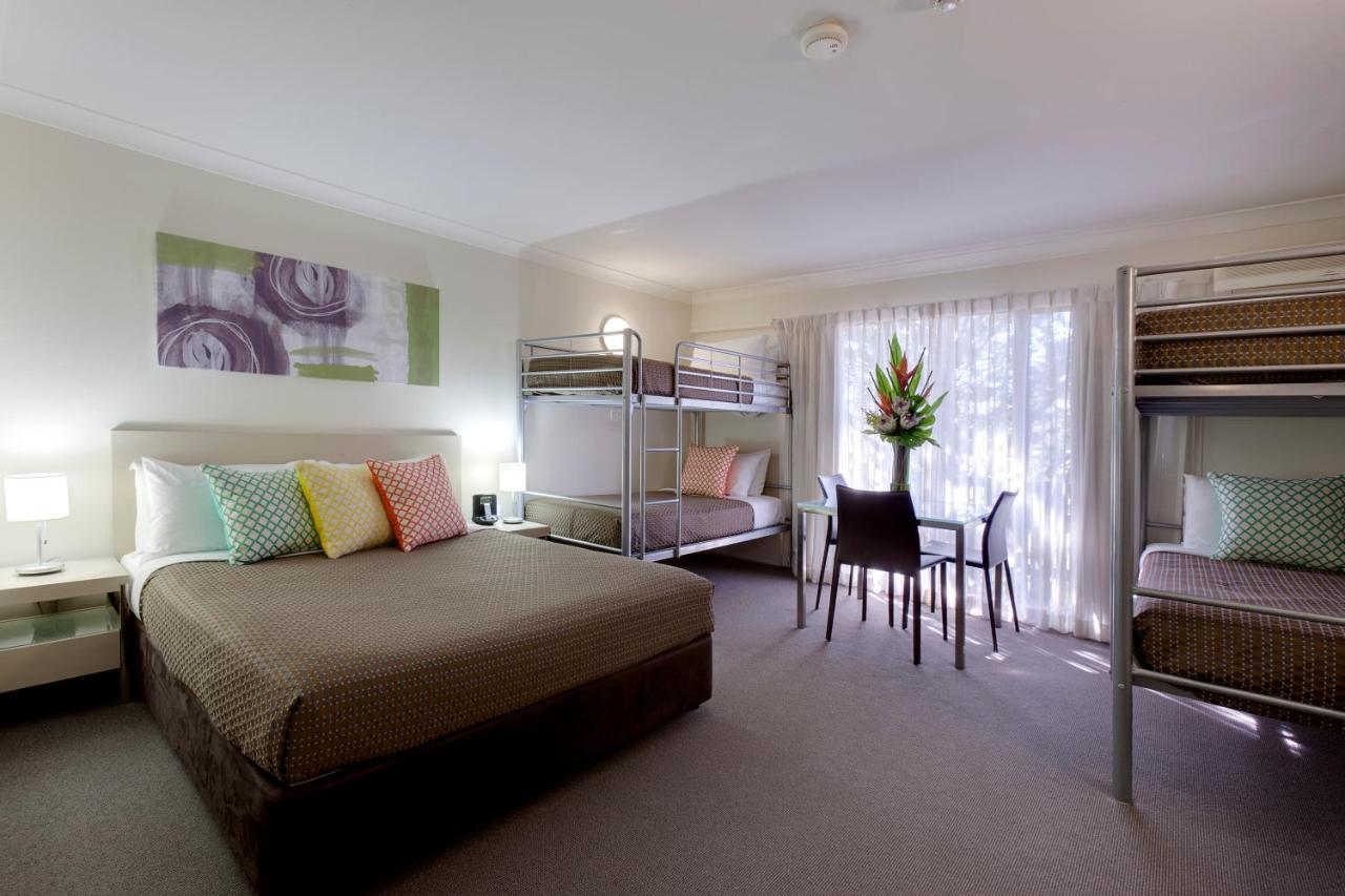 Ibis Styles Canberra Tall Trees Exterior foto