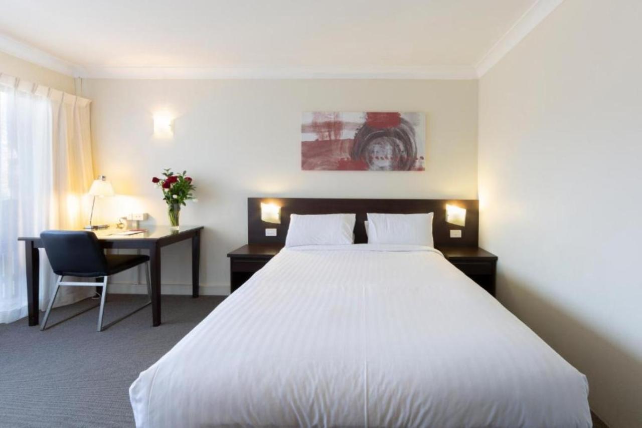 Ibis Styles Canberra Tall Trees Exterior foto