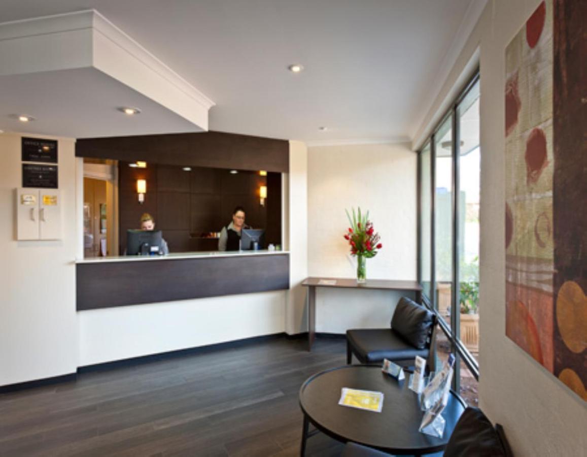 Ibis Styles Canberra Tall Trees Exterior foto