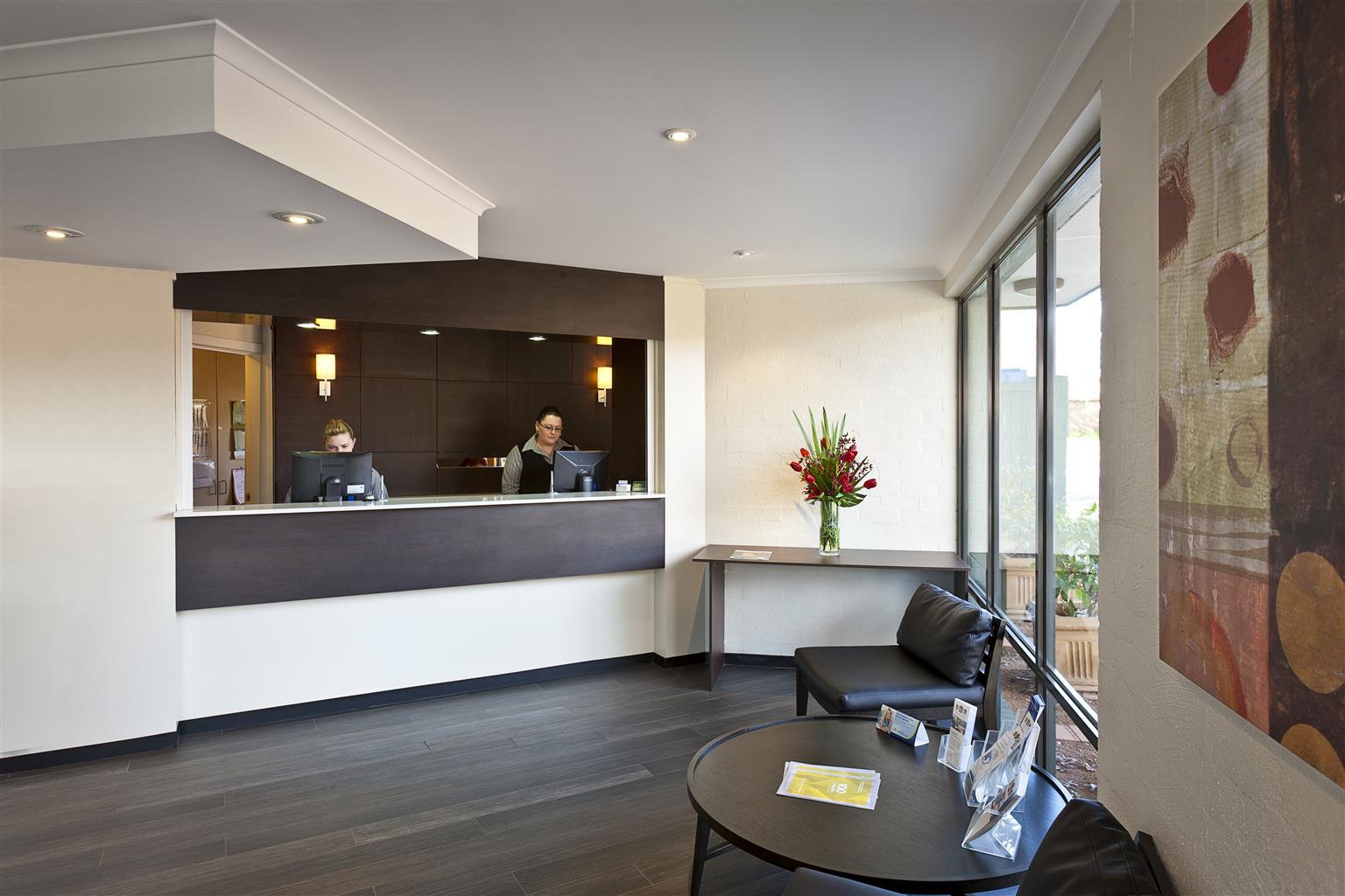 Ibis Styles Canberra Tall Trees Exterior foto