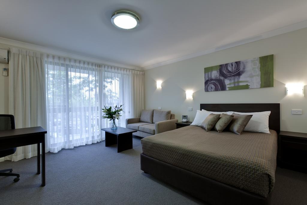 Ibis Styles Canberra Tall Trees Exterior foto