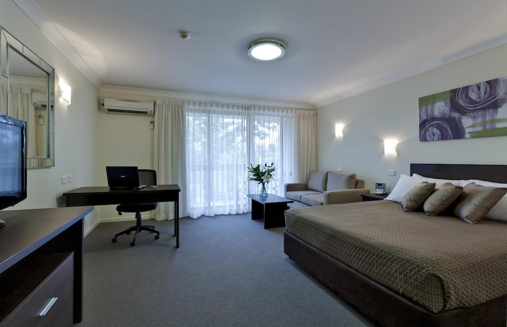 Ibis Styles Canberra Tall Trees Exterior foto