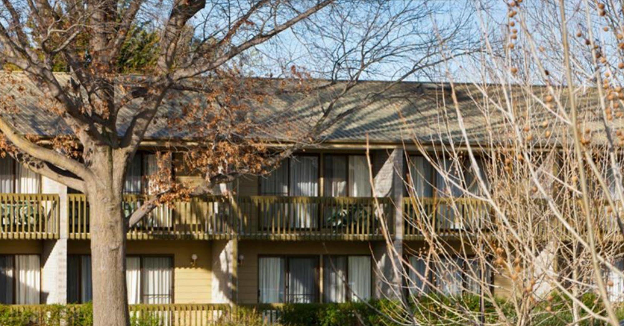 Ibis Styles Canberra Tall Trees Exterior foto