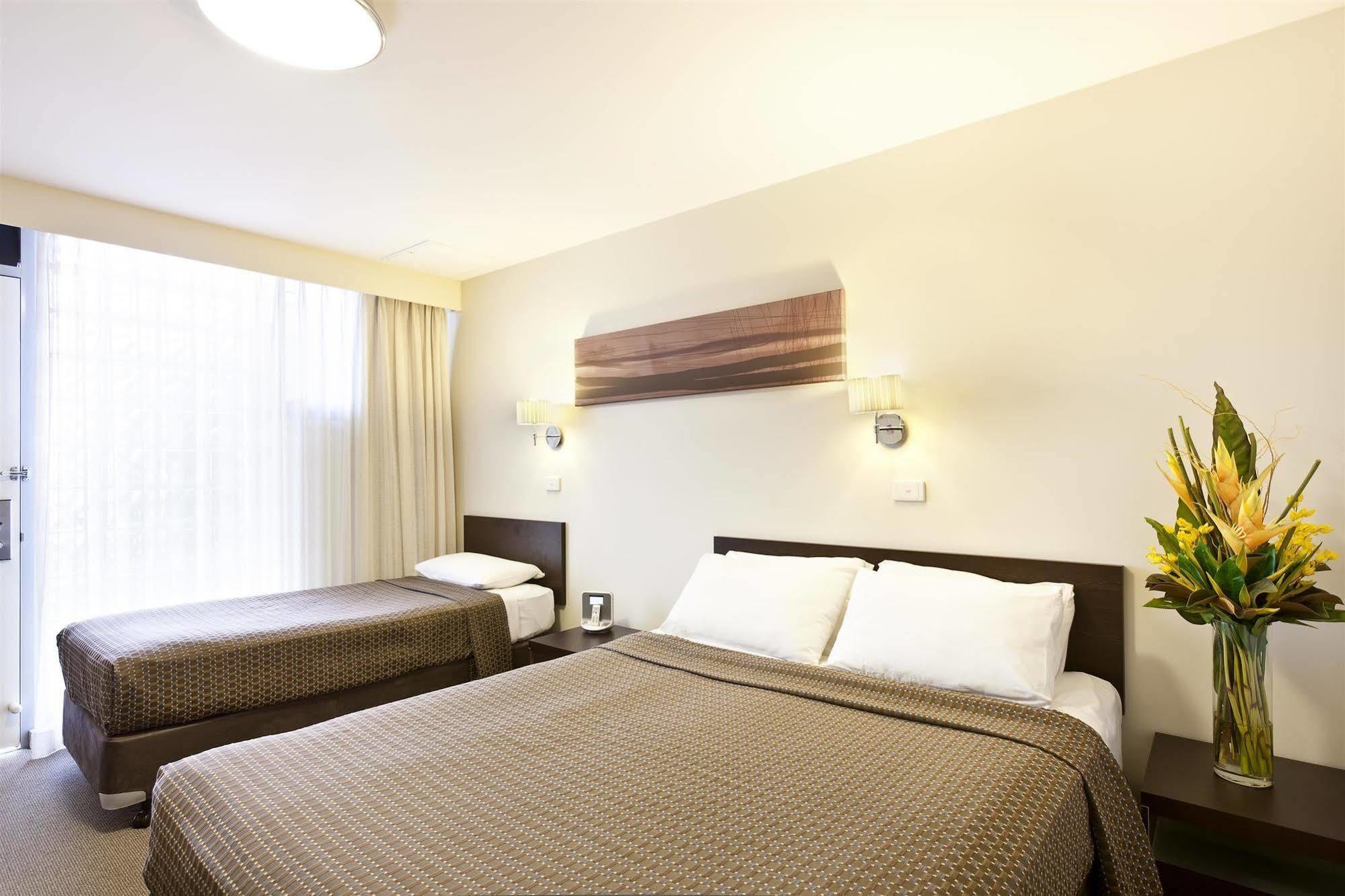 Ibis Styles Canberra Tall Trees Exterior foto