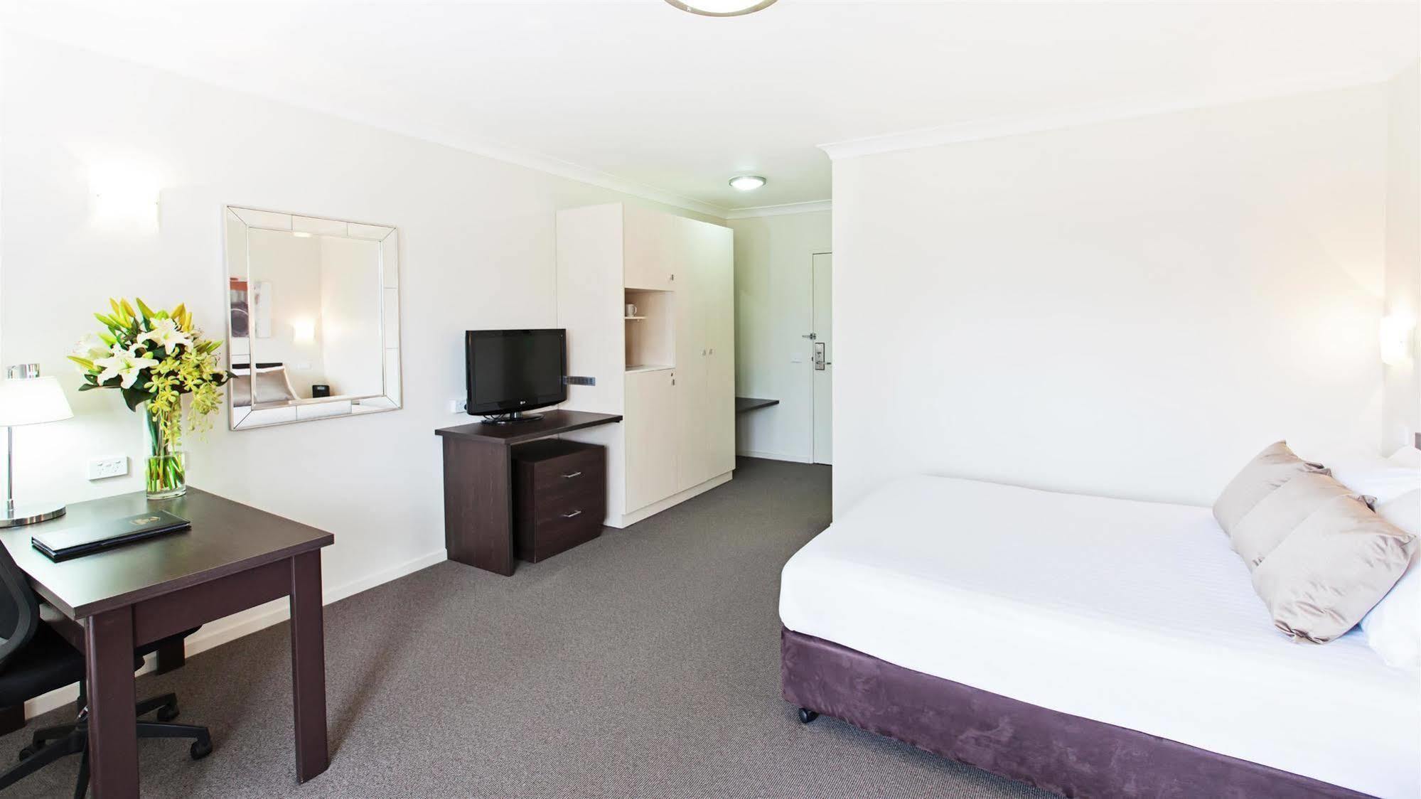 Ibis Styles Canberra Tall Trees Exterior foto