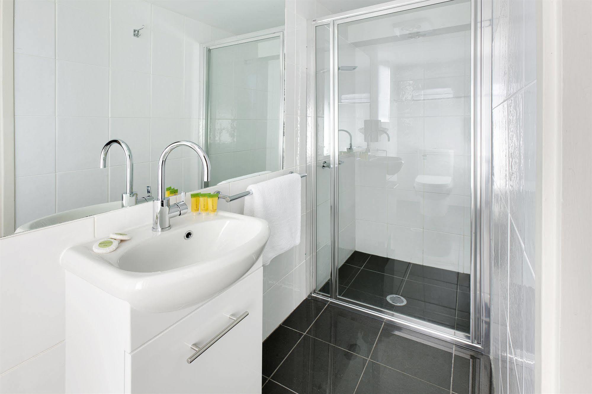 Ibis Styles Canberra Tall Trees Exterior foto