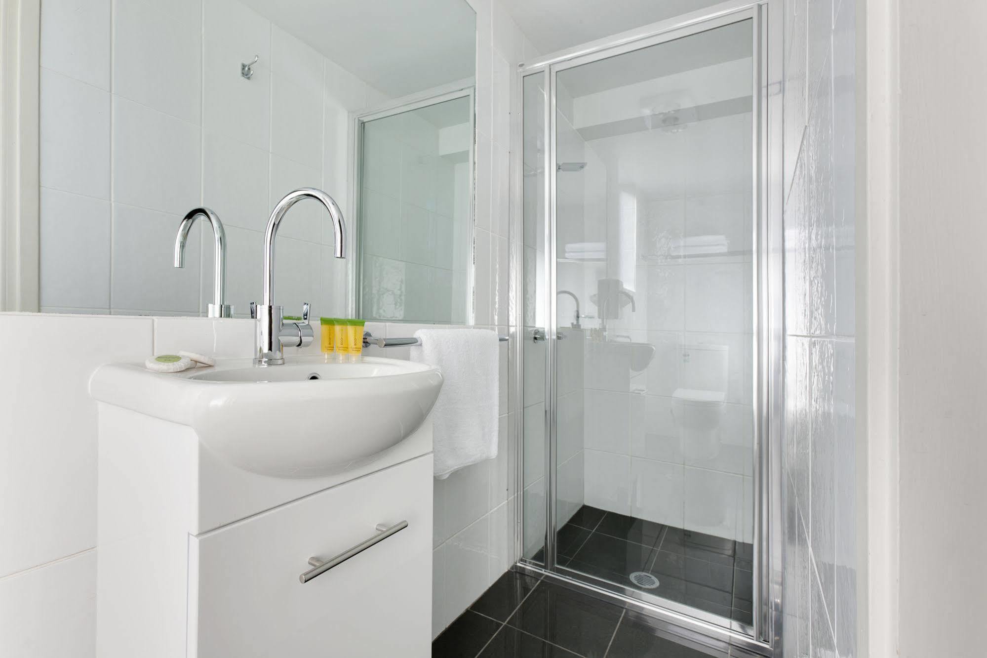 Ibis Styles Canberra Tall Trees Exterior foto