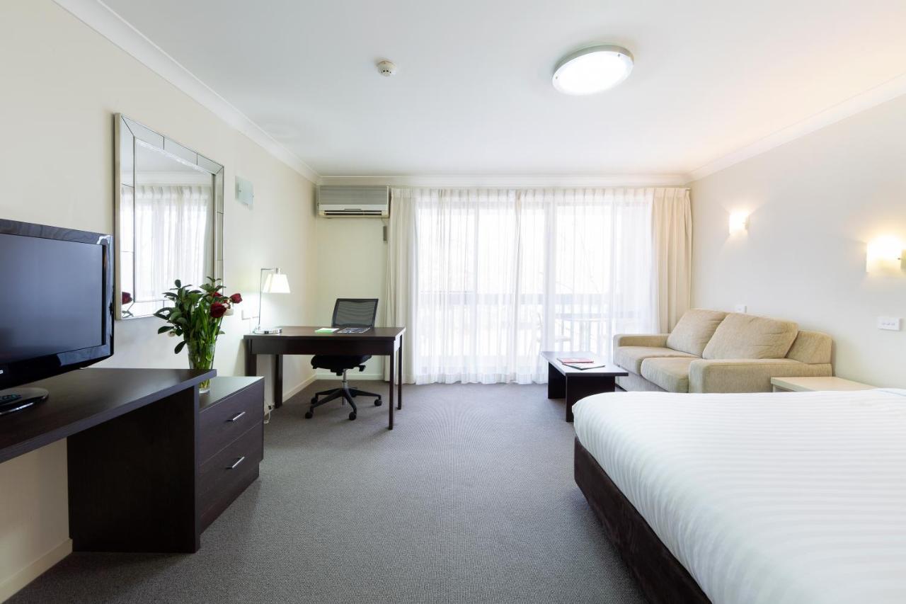 Ibis Styles Canberra Tall Trees Exterior foto
