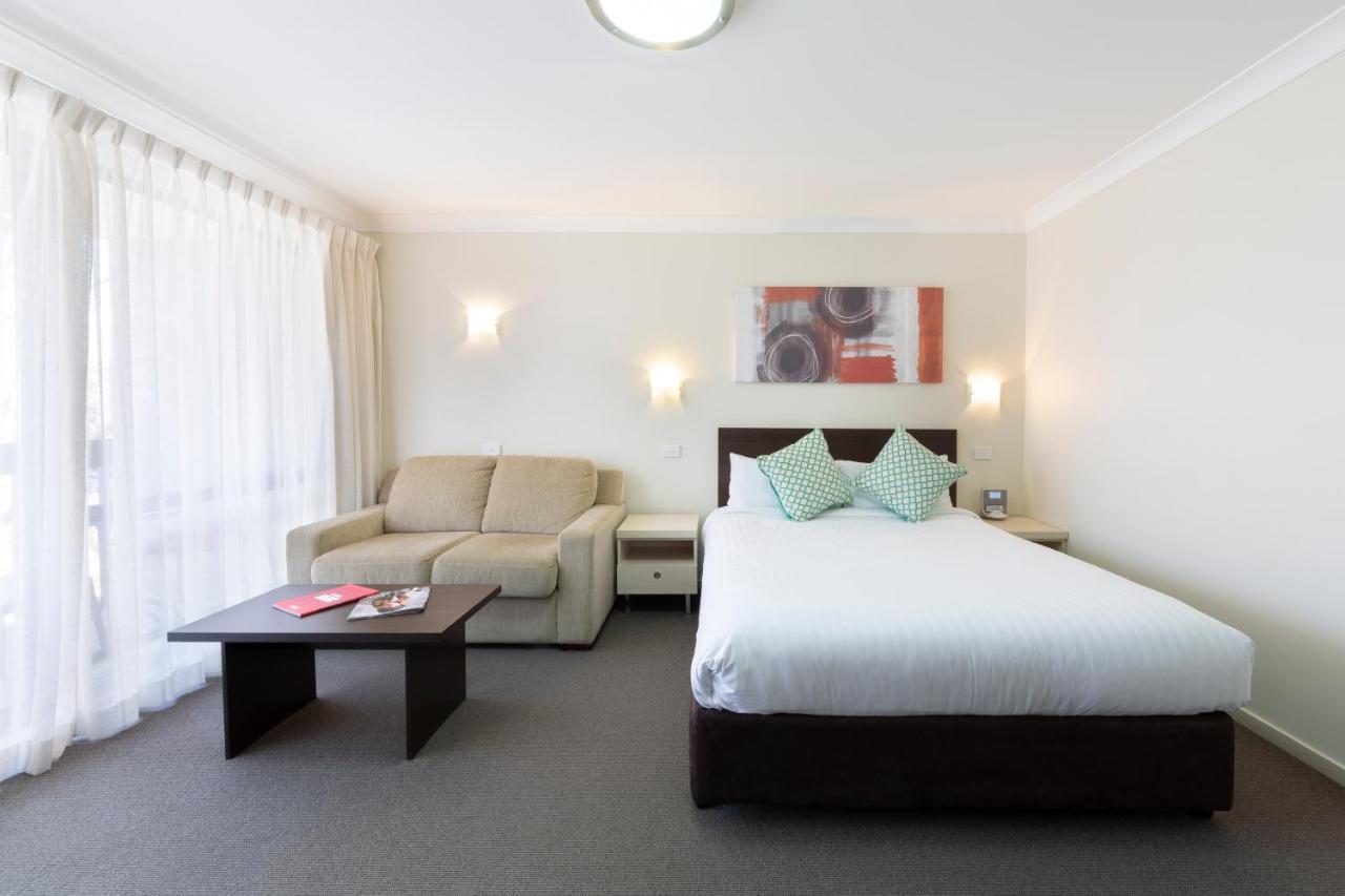 Ibis Styles Canberra Tall Trees Exterior foto