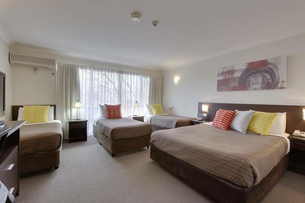 Ibis Styles Canberra Tall Trees Exterior foto