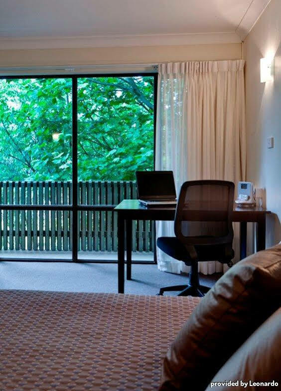 Ibis Styles Canberra Tall Trees Exterior foto