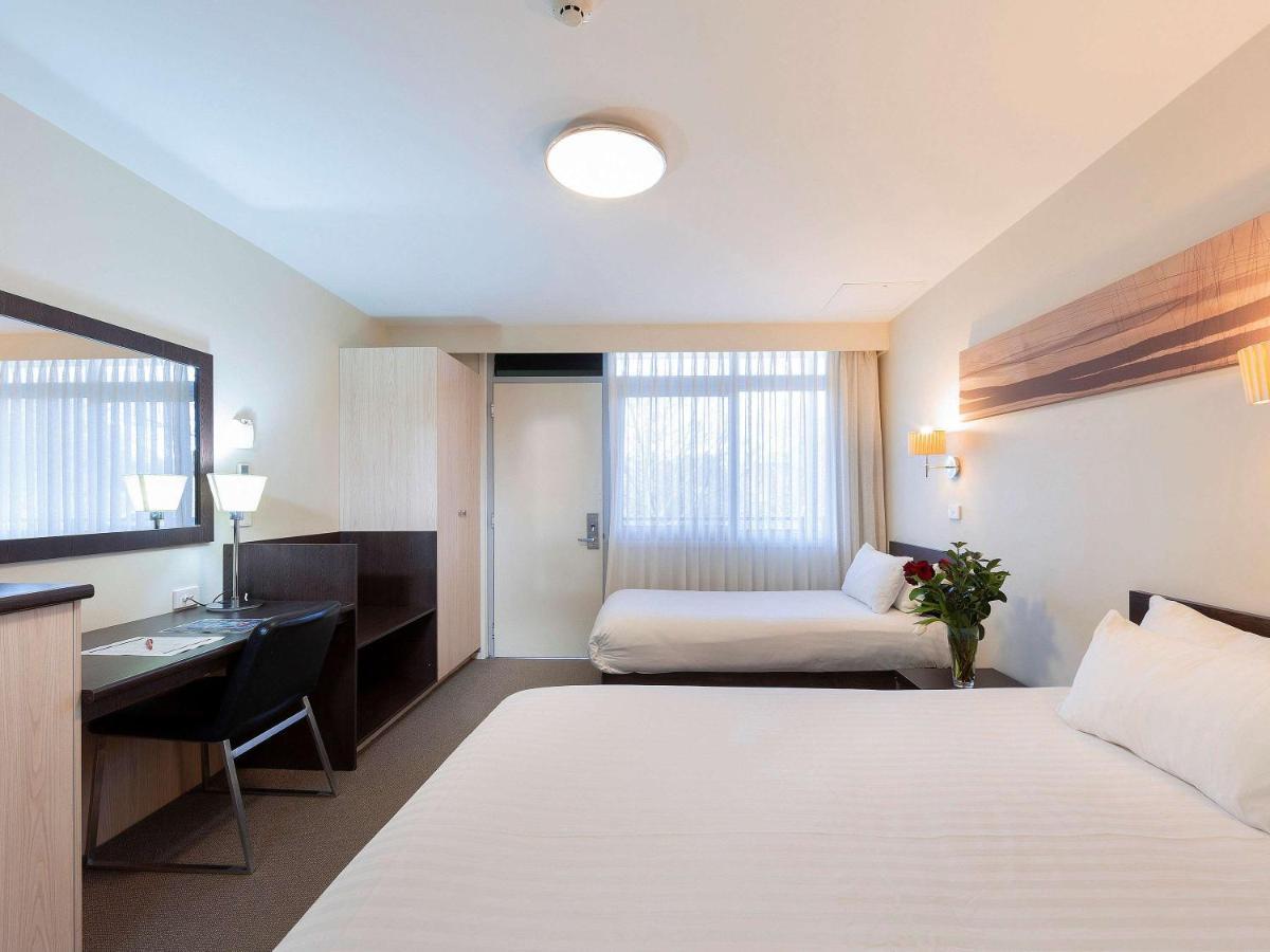 Ibis Styles Canberra Tall Trees Exterior foto