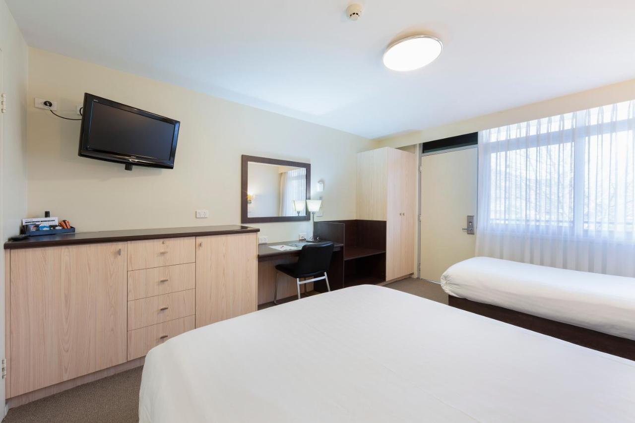 Ibis Styles Canberra Tall Trees Exterior foto
