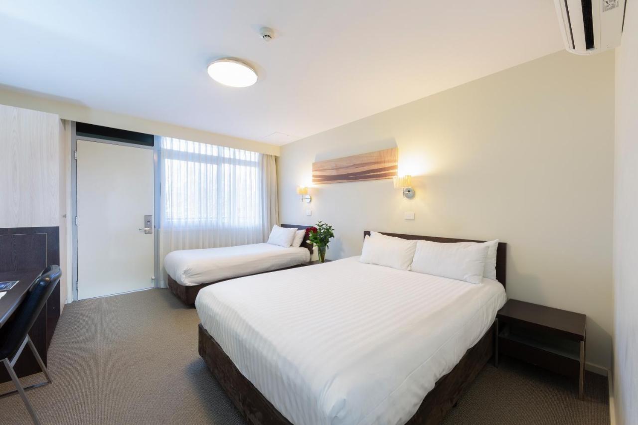 Ibis Styles Canberra Tall Trees Exterior foto